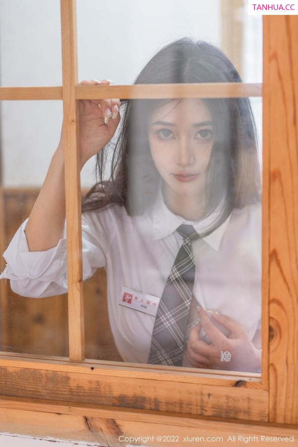 laura阿姣  [XiuRen]高清写真图 2022.12.08 No.5970 laura阿姣 短裙美腿第18张图片